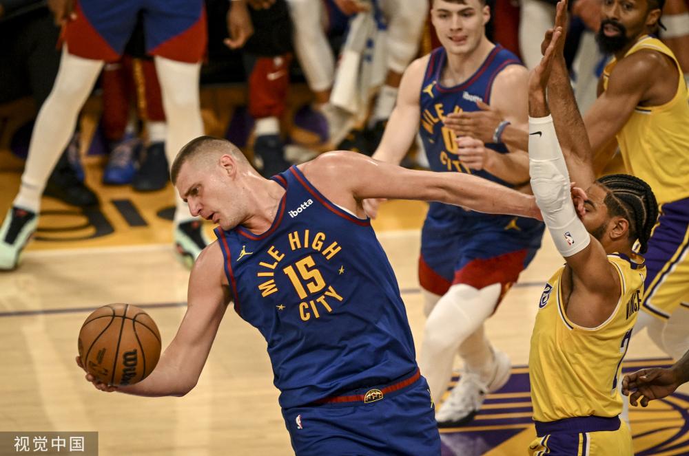 但在竞技场 但在竞技场