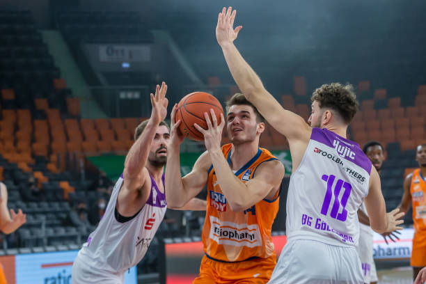 本场比赛也 本场比赛也